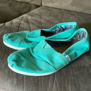 Toms flats size 9